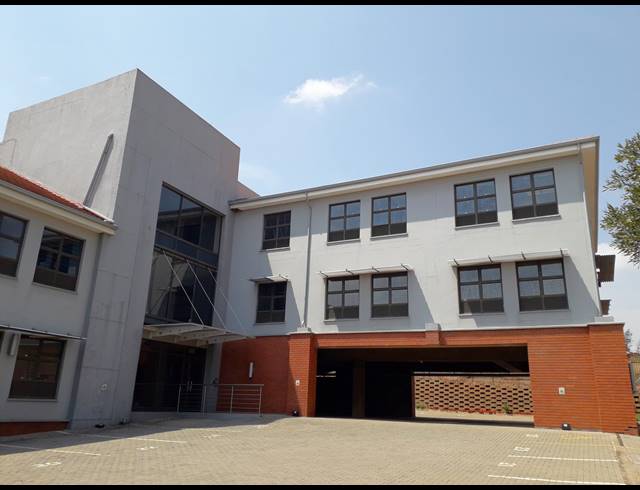 2,562M² OFFICE TO LET IN IRENE